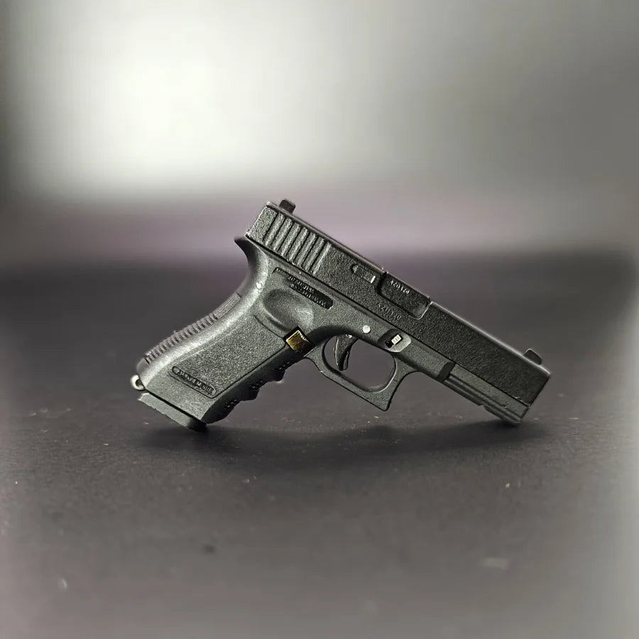 Command™ G17 Black Keychain